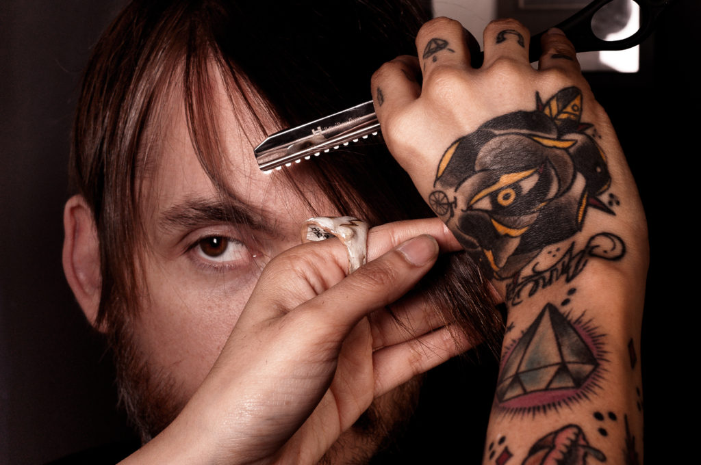 razor cut closeup with Chantal